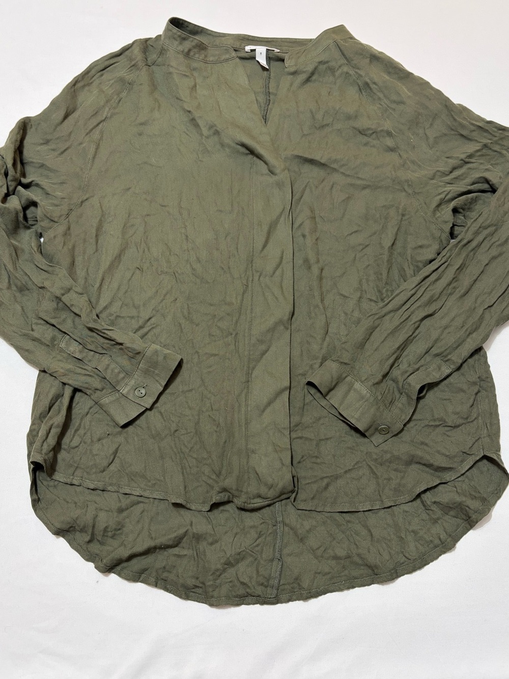 Leith Olive Green V-Neck Tunic Blouse Medium Long Sleeve Hi-Low Hem Rayon Fall